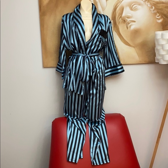 No21 Silk pajamas for going out - Picture 1 of 7
